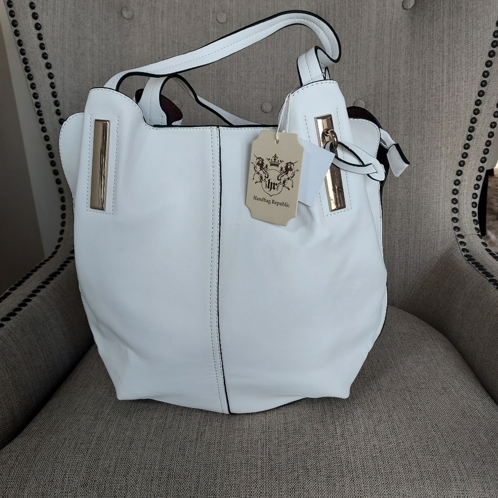WHITE FAUX LEATHER HANDBAG